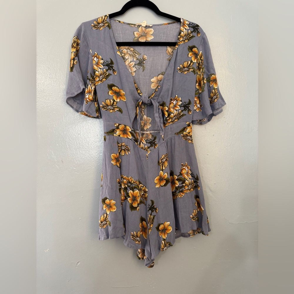 ILLA ILLA Floral Tie-Front Blouse in Gray and Yellow